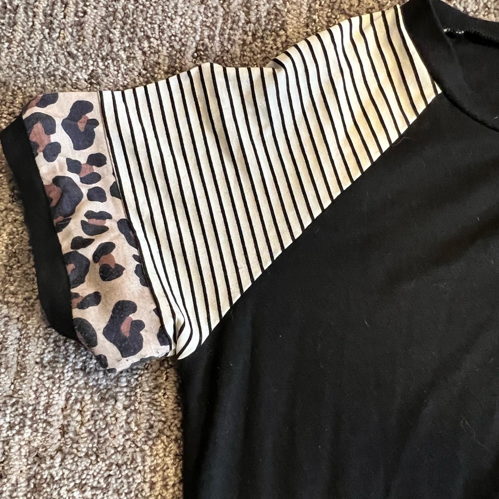 Color Block Animal Print Top - Picture 9 of 11